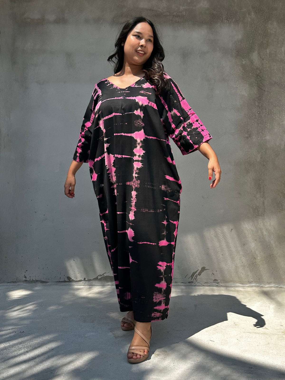 Mala Handworks Olivia Cotton Kaftan in Black and Fuchsia Tie Dye