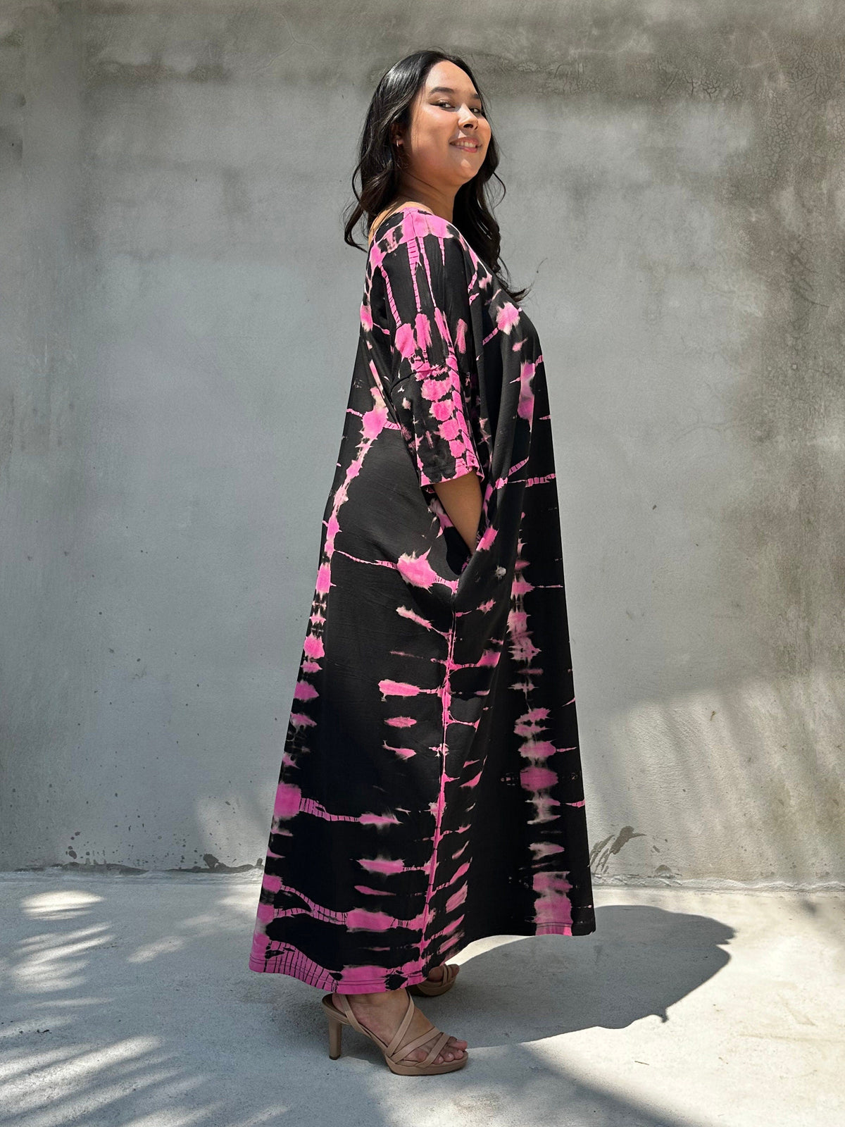 Mala Handworks Olivia Cotton Kaftan in Black and Fuchsia Tie Dye