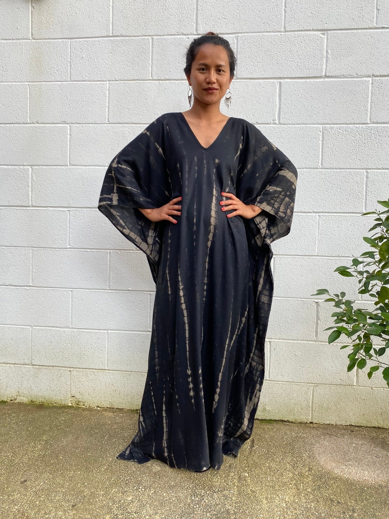 Mala Kaftan in Black Tie Dye 58 in Mala Kaftan in Black Tie Dye 58 in
