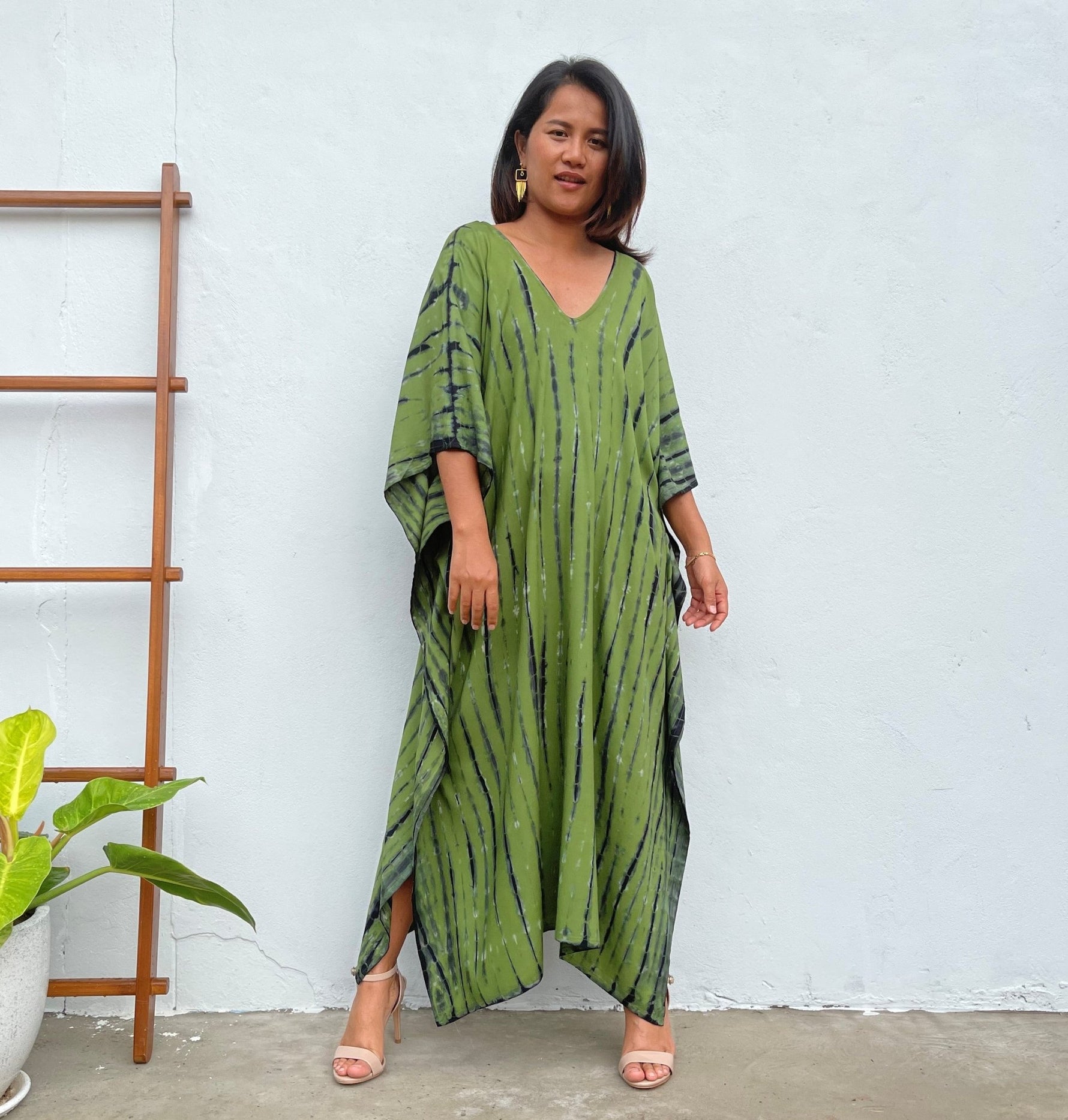 MALA handworks Mala Kaftan in Green and Black Tie Dye