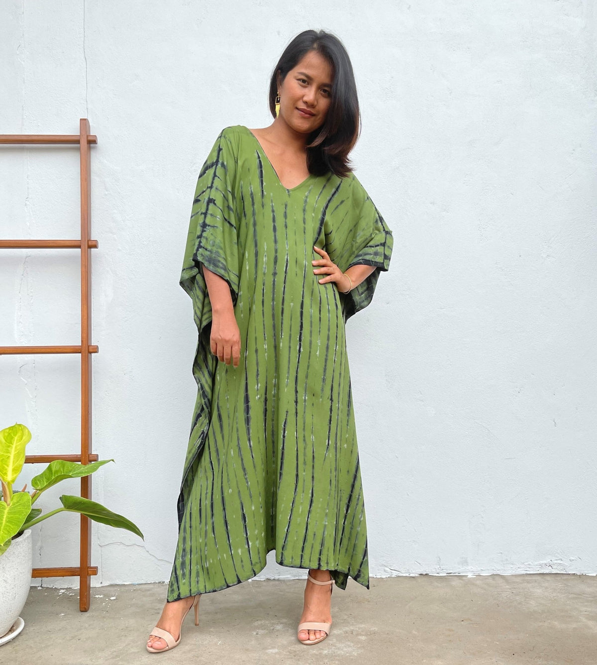 MALA handworks Mala Kaftan in Green and Black Tie Dye