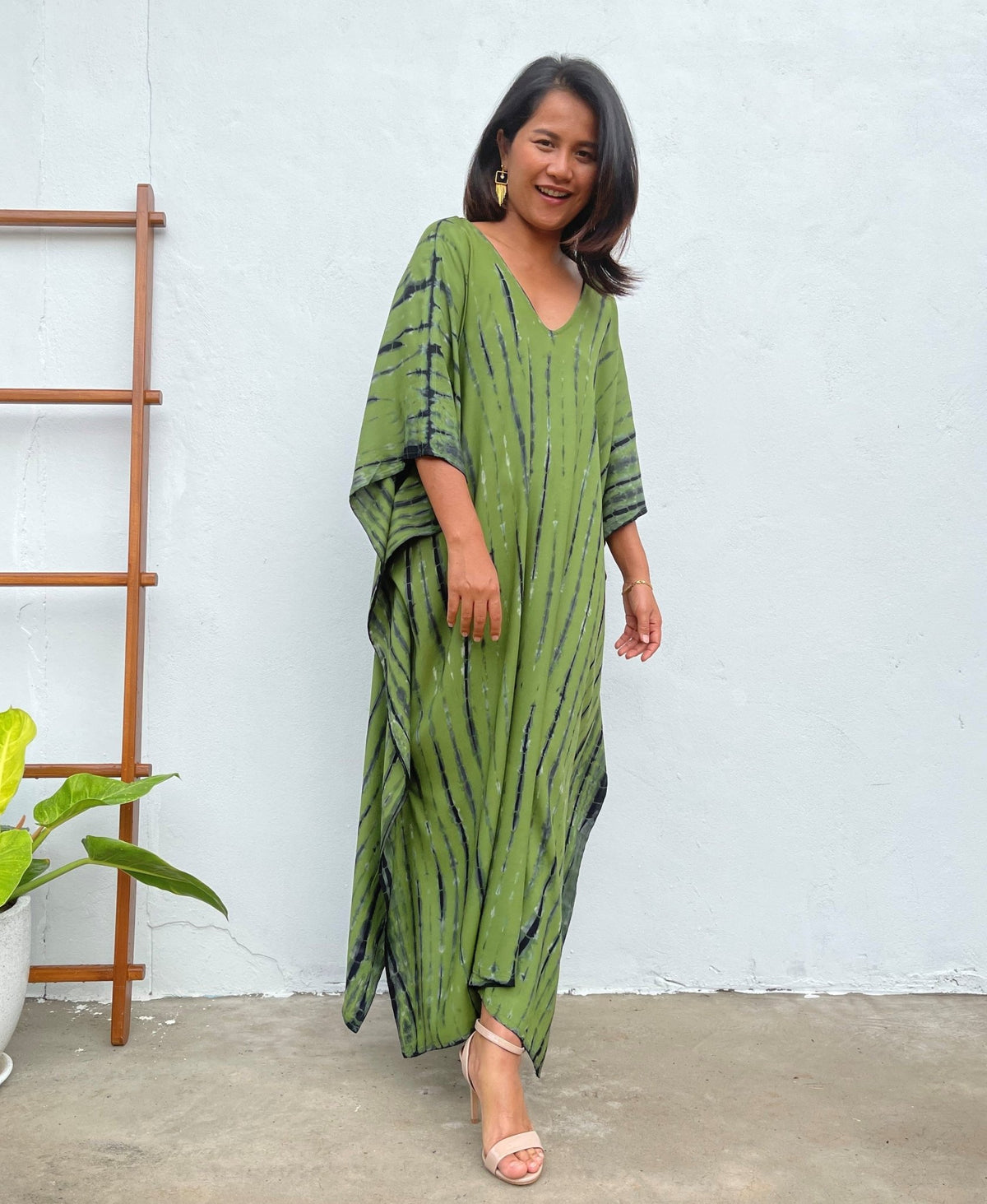 MALA handworks Mala Kaftan in Green and Black Tie Dye