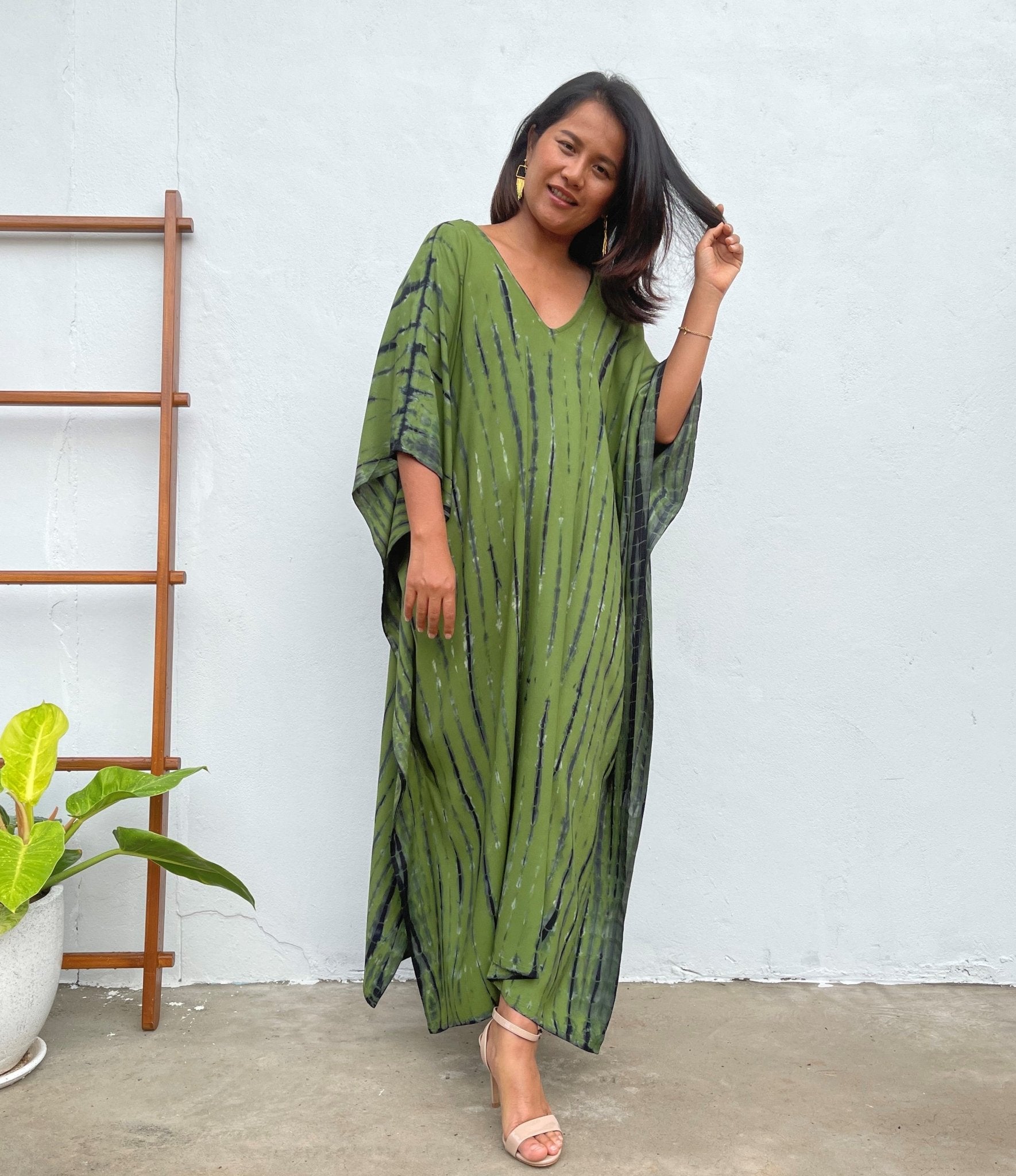 MALA handworks Mala Kaftan in Green and Black Tie Dye