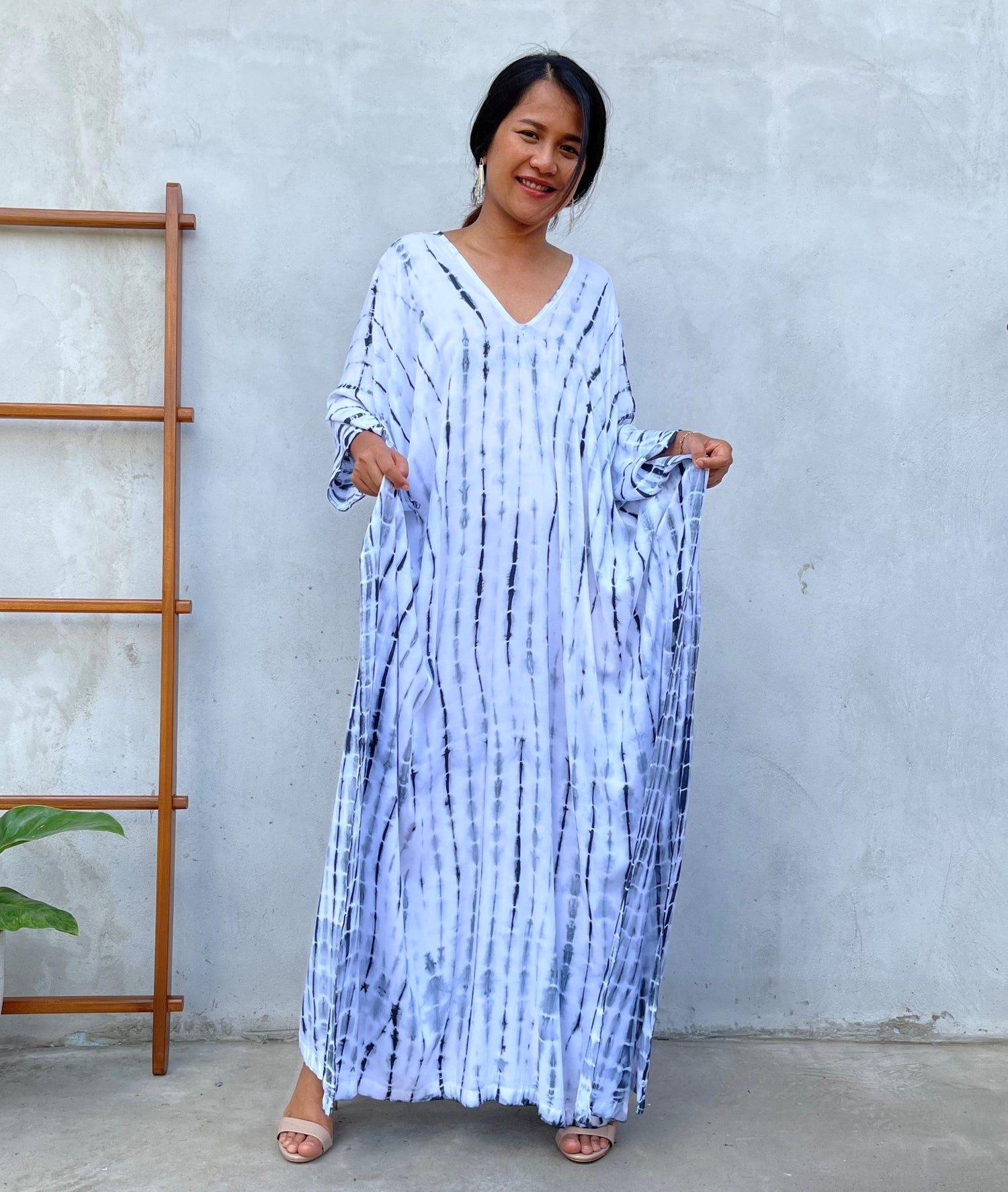 MALA handworks Mala Kaftan in White and Black Tie Dye